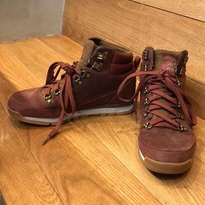 Waterproof Insulated NorthFace Boots in Burgundy